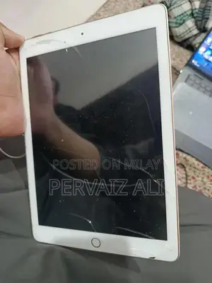 Apple iPad 6th Generation 128GB Tablet with Cracked Screen