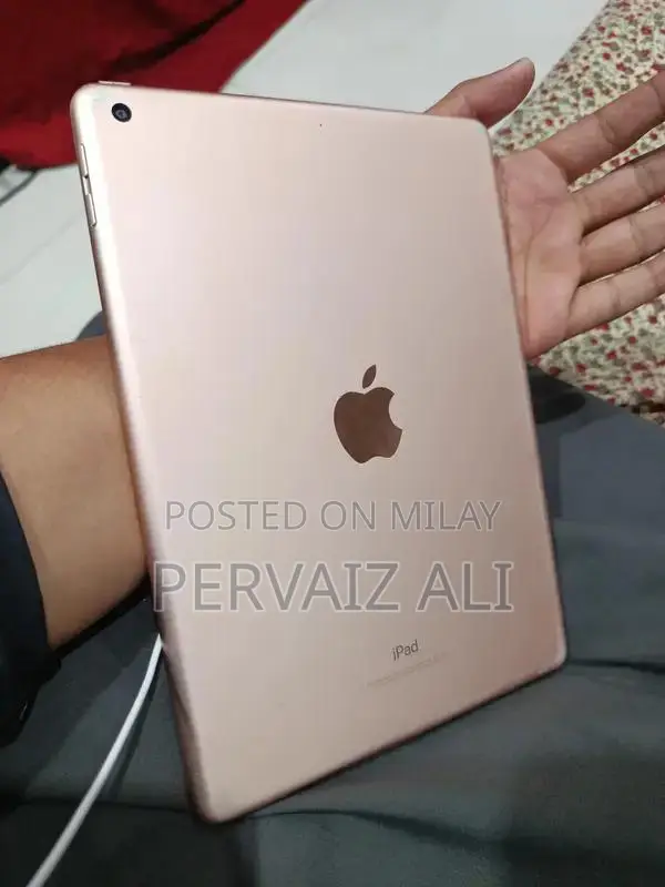 Apple iPad 6th Generation 128GB Tablet with Cracked Screen