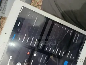 Apple iPad 6th Generation 128GB Tablet with Cracked Screen