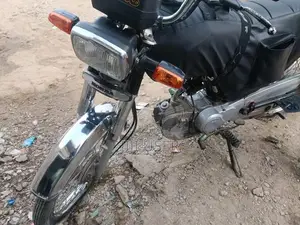 Photo - Honda 70 Motorcycle - Excellent Condition Single Cylinder Bike