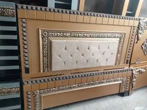 Modern Comfortable Bed for Sale in Excellent Condition