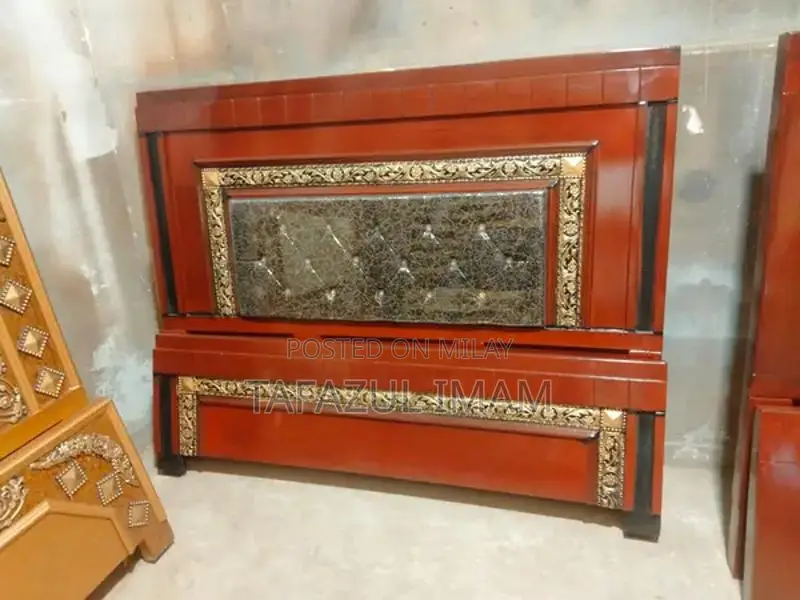 Modern Comfortable Bed for Sale in Excellent Condition