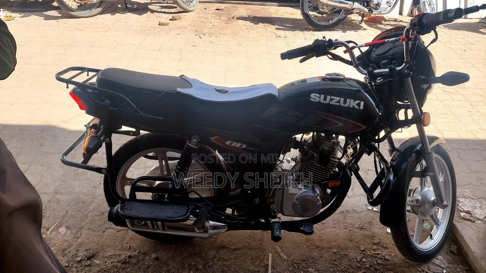 New Suzuki 2023 Black