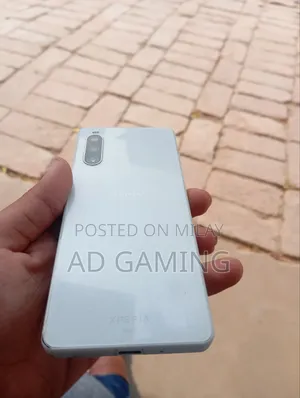 Server 6GB Qualcomm Snapdragon X Plus HDD 128GB