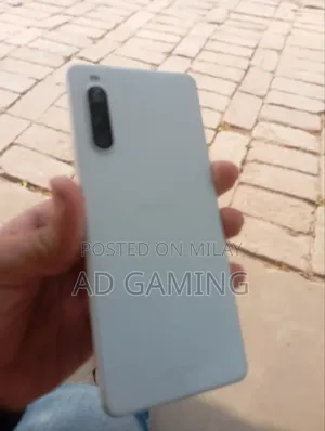 Server 6GB Qualcomm Snapdragon X Plus HDD 128GB