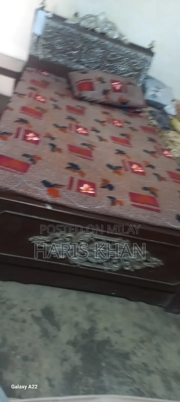 Ye Bed Full Lakri Ha or Ak Mattres Bhe Ha Shat