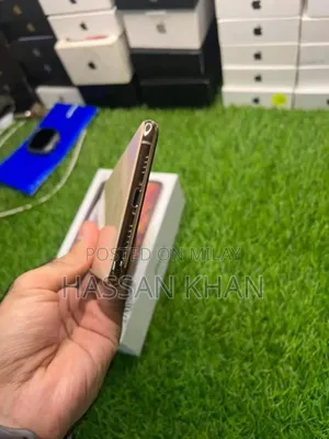 Photo - Apple iPhone XS Max 256 GB Gold