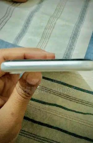 Apple XR 64 GB White