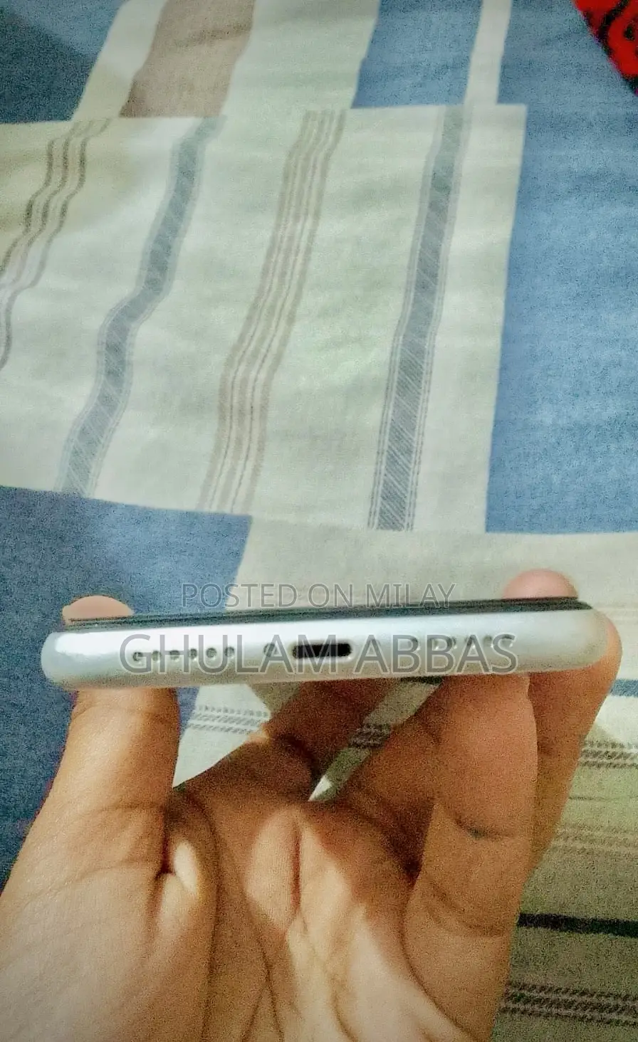 Apple XR 64 GB White