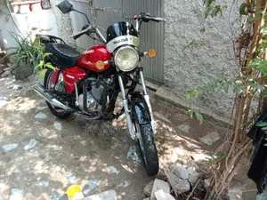 Photo - Suzuki GS 2016 Red