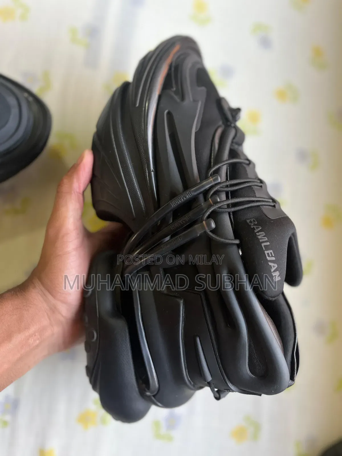 Bamleian Chunky Sneakers Trendy Stylish Black Shoes Like New