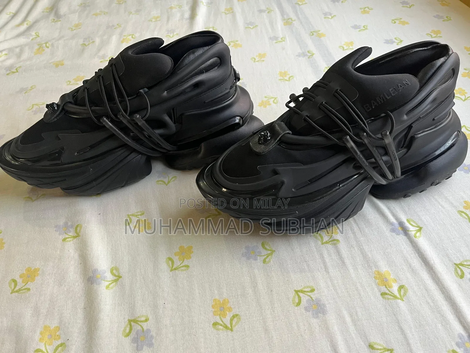 Bamleian Chunky Sneakers Trendy Stylish Black Shoes Like New