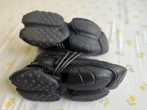 Bamleian Chunky Sneakers Trendy Stylish Black Shoes Like New
