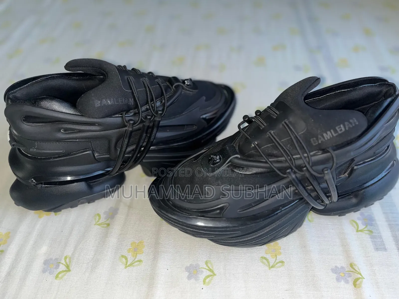 Bamleian Chunky Sneakers Trendy Stylish Black Shoes Like New