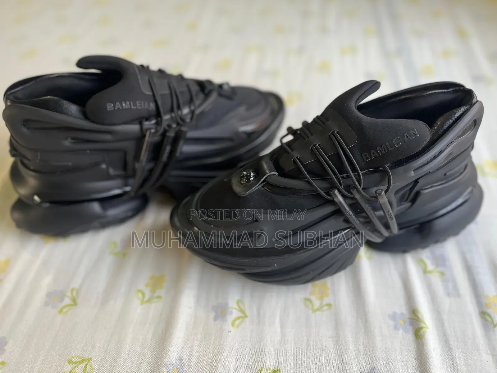 Bamleian Chunky Sneakers Trendy Stylish Black Shoes Like New
