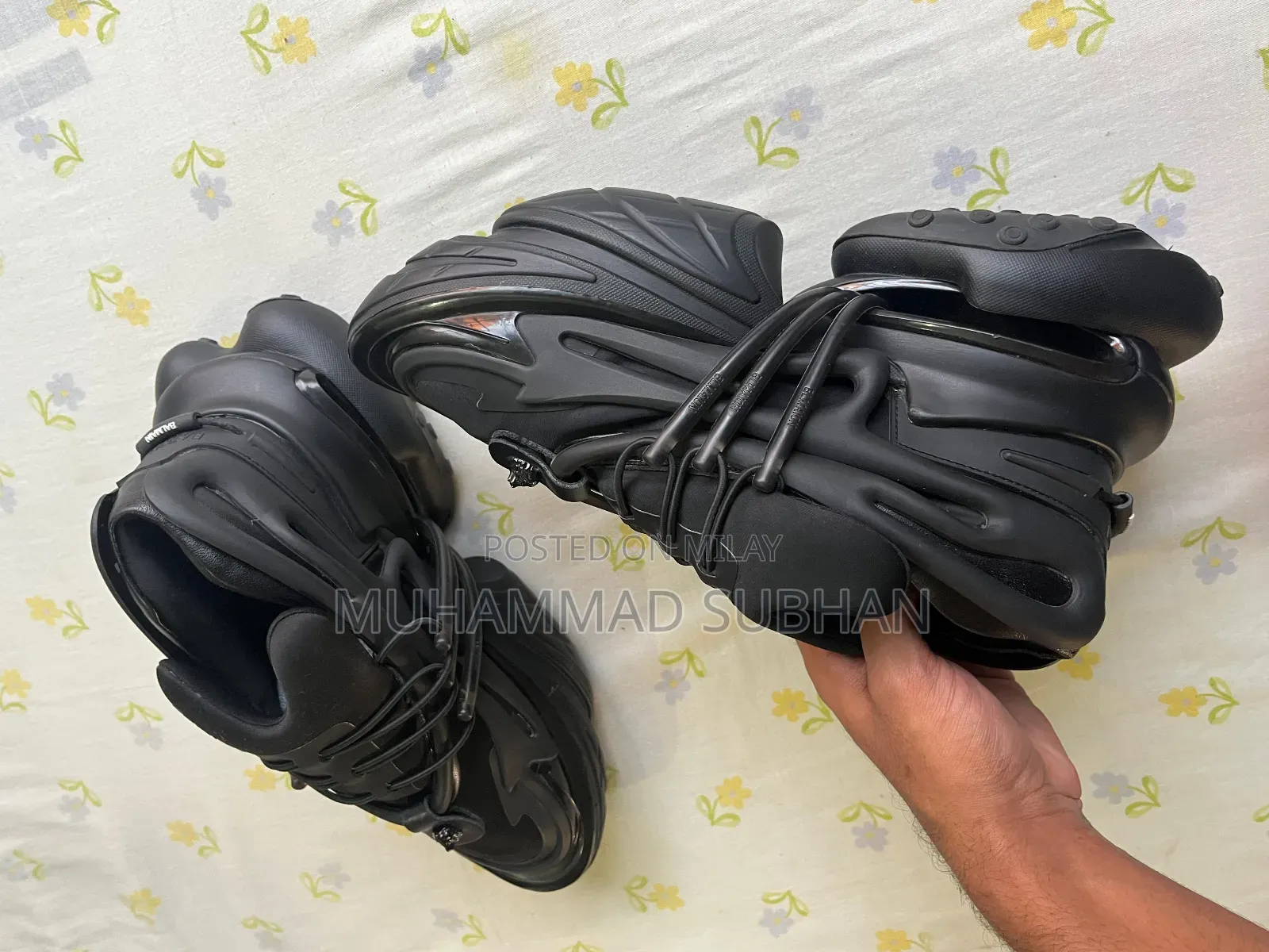 Bamleian Chunky Sneakers Trendy Stylish Black Shoes Like New