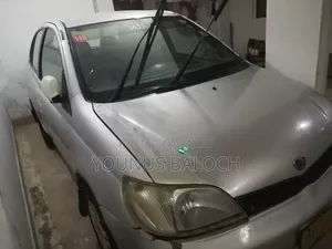 Photo - Toyota Platz 1.0 FWD 2002 Silver
