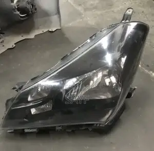 Photo - Vitz Hybrid Model Head Lights