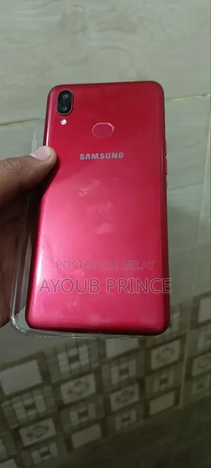 Photo - Samsung Galaxy A10s 32 GB Red