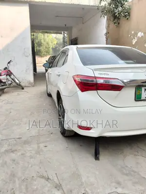 Toyota Corolla L 4dr Sedan (1.8L 4cyl 6M) 2015 White