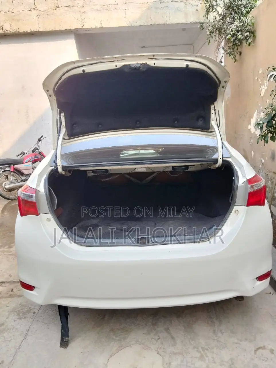 Toyota Corolla L 4dr Sedan (1.8L 4cyl 6M) 2015 White