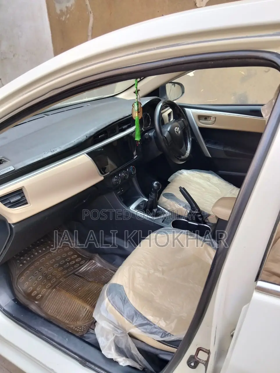 Toyota Corolla L 4dr Sedan (1.8L 4cyl 6M) 2015 White