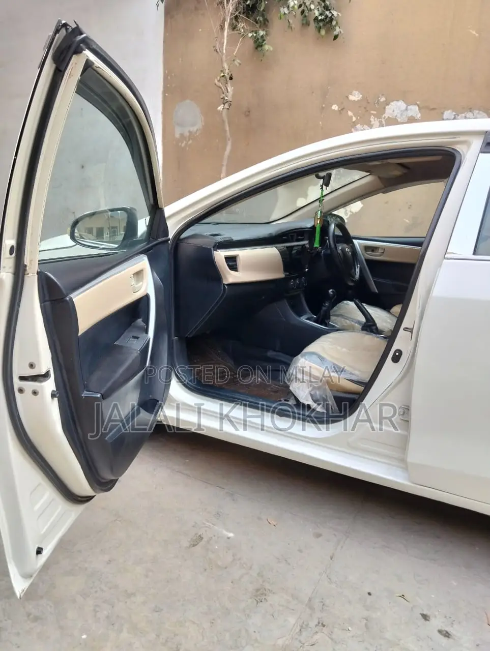 Toyota Corolla L 4dr Sedan (1.8L 4cyl 6M) 2015 White