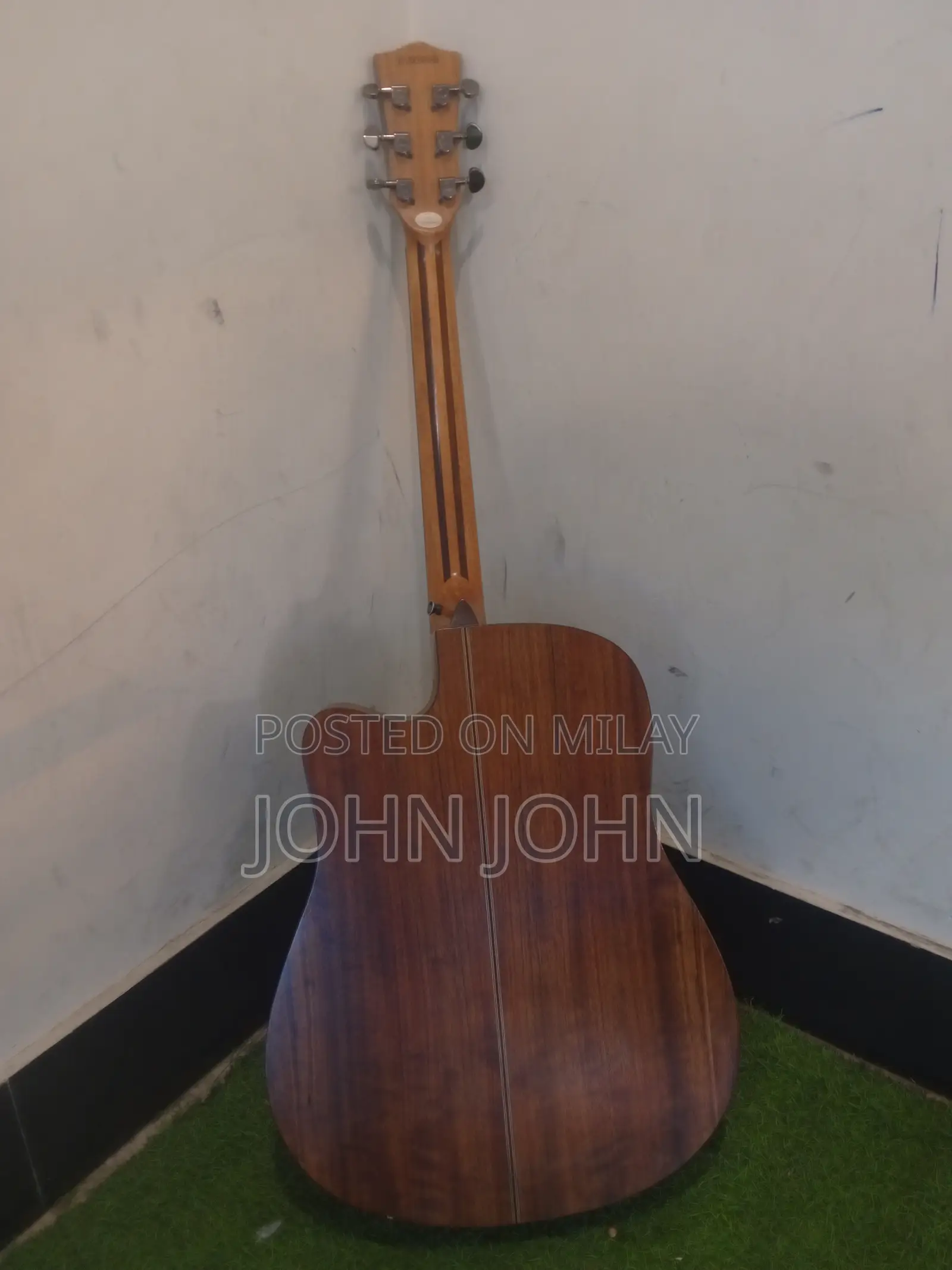 Sque Acoustic Guitar