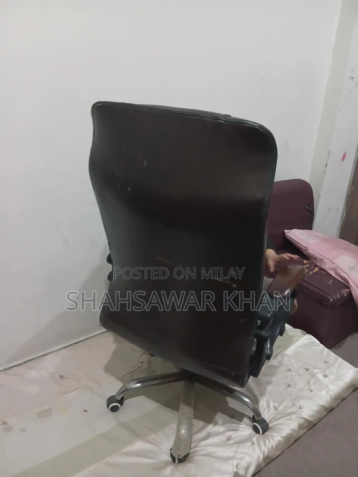 Office Chair for Sale Rs 8000 Phone