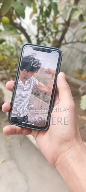 Photo - Apple iPhone X 64 GB Black