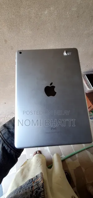 Photo - Apple iPad 10.2 (2019) 32 GB Gray