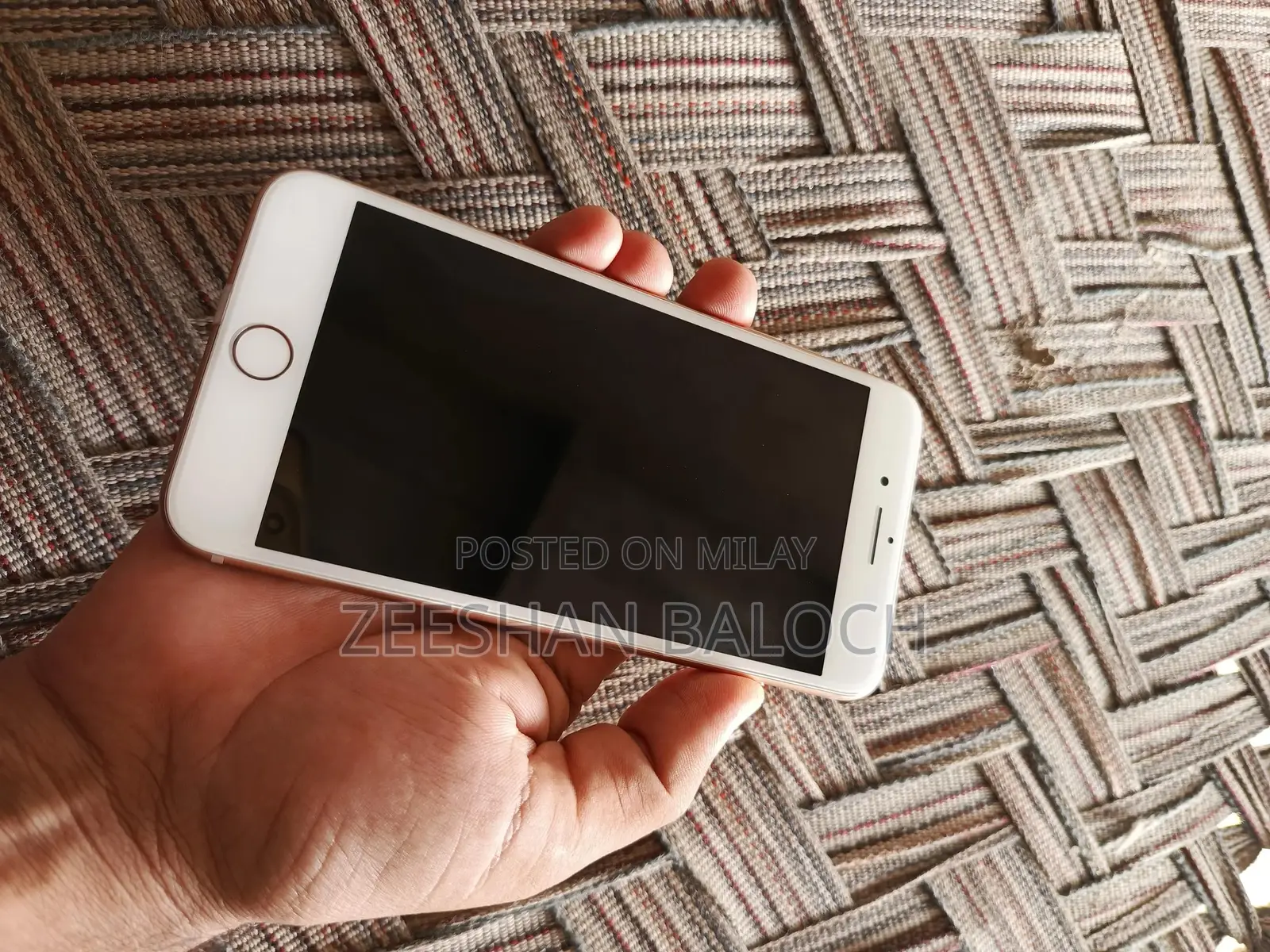 New Apple iPhone 8 Plus 64 GB Gold