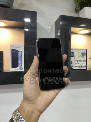 New Apple iPhone 11 64 GB Black