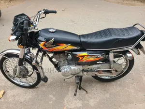 Photo - New Honda CB 2021 Black