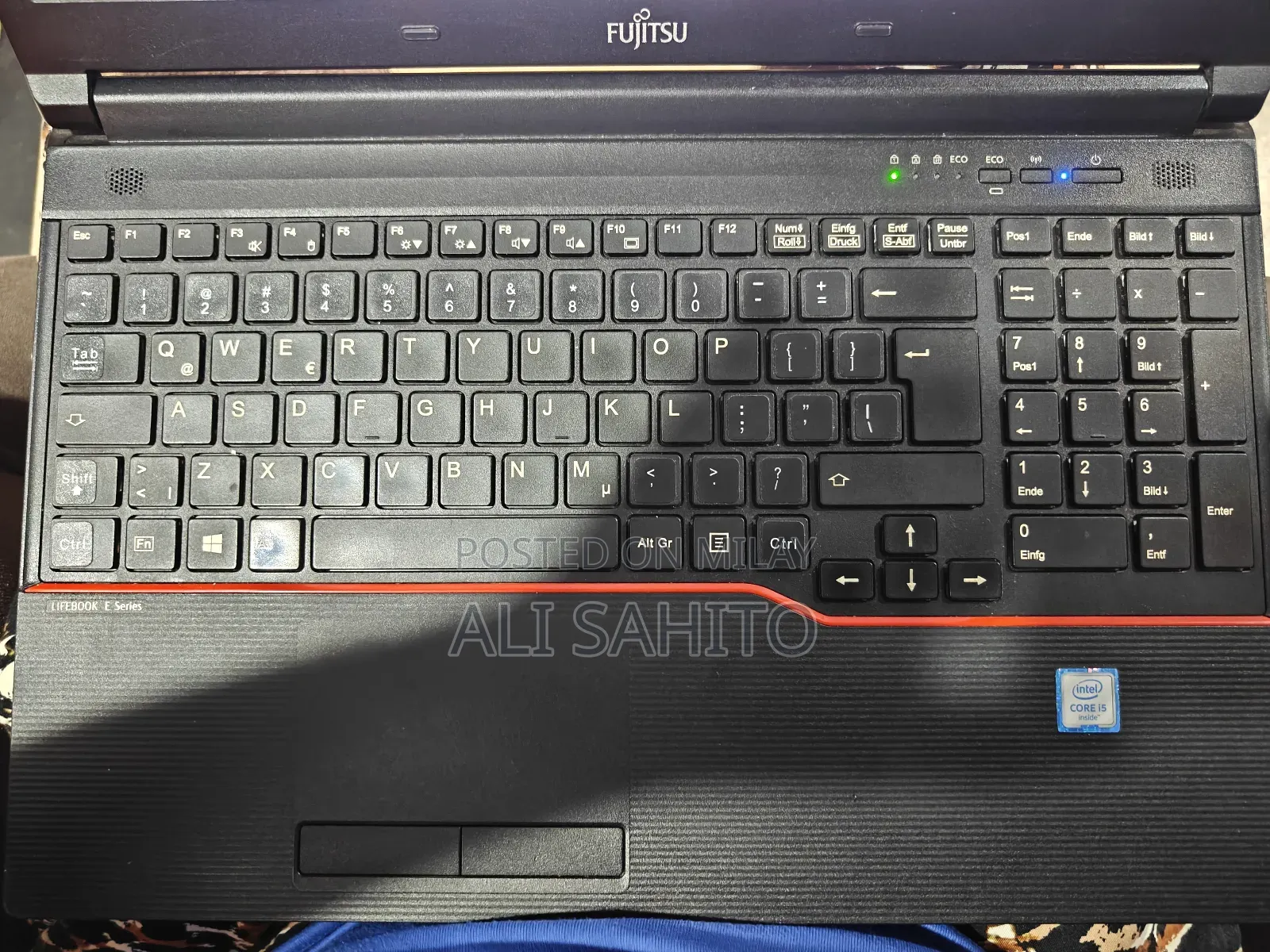 Laptop Fujitsu Lifebook E556 8GB Intel Core I5 SSD 256GB