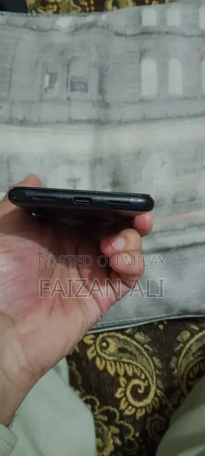 Photo - Google Pixel 5 128 GB Black