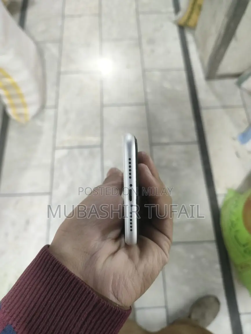 New Apple iPhone XR 128 GB White