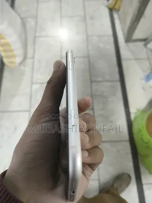 New Apple iPhone XR 128 GB White