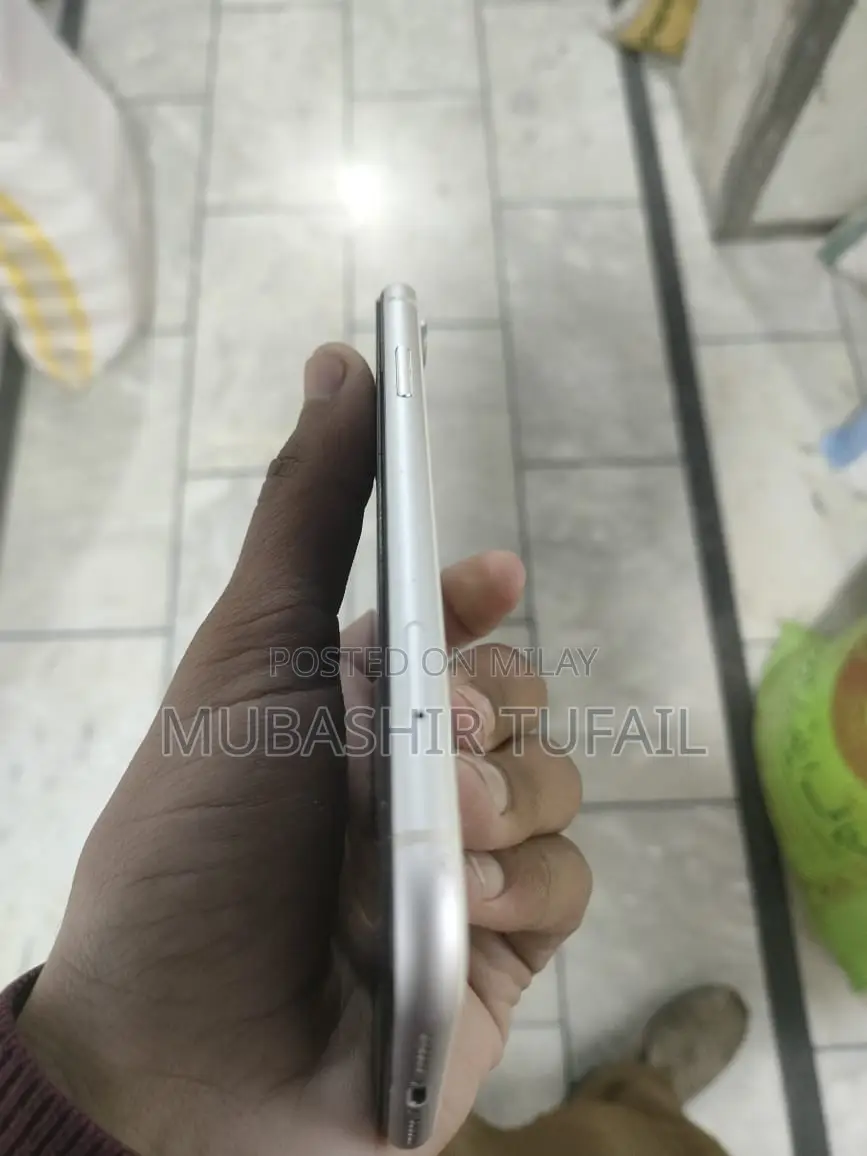 New Apple iPhone XR 128 GB White