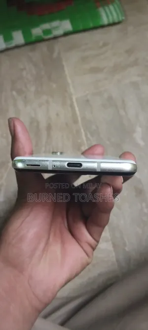 New Sharp Aquos R3 128 GB White