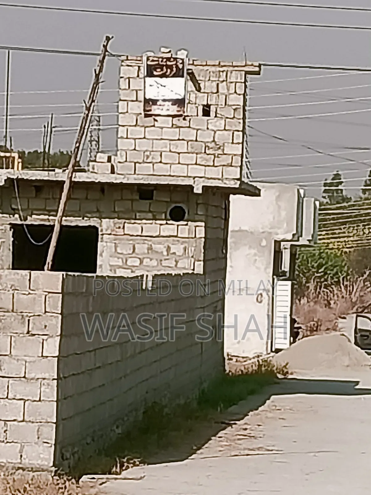 Sastay Aur Chotay Plots