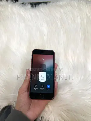 Apple iPhone SE (2020) 64 GB Red