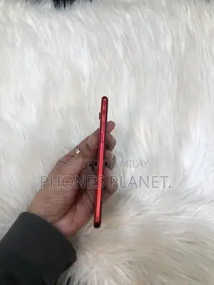 Apple iPhone SE (2020) 64 GB Red