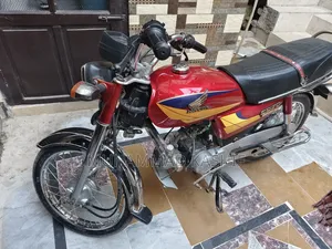 Honda 2005 Red