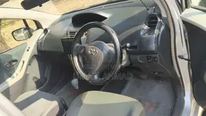 Toyota Vitz 2007 Silver