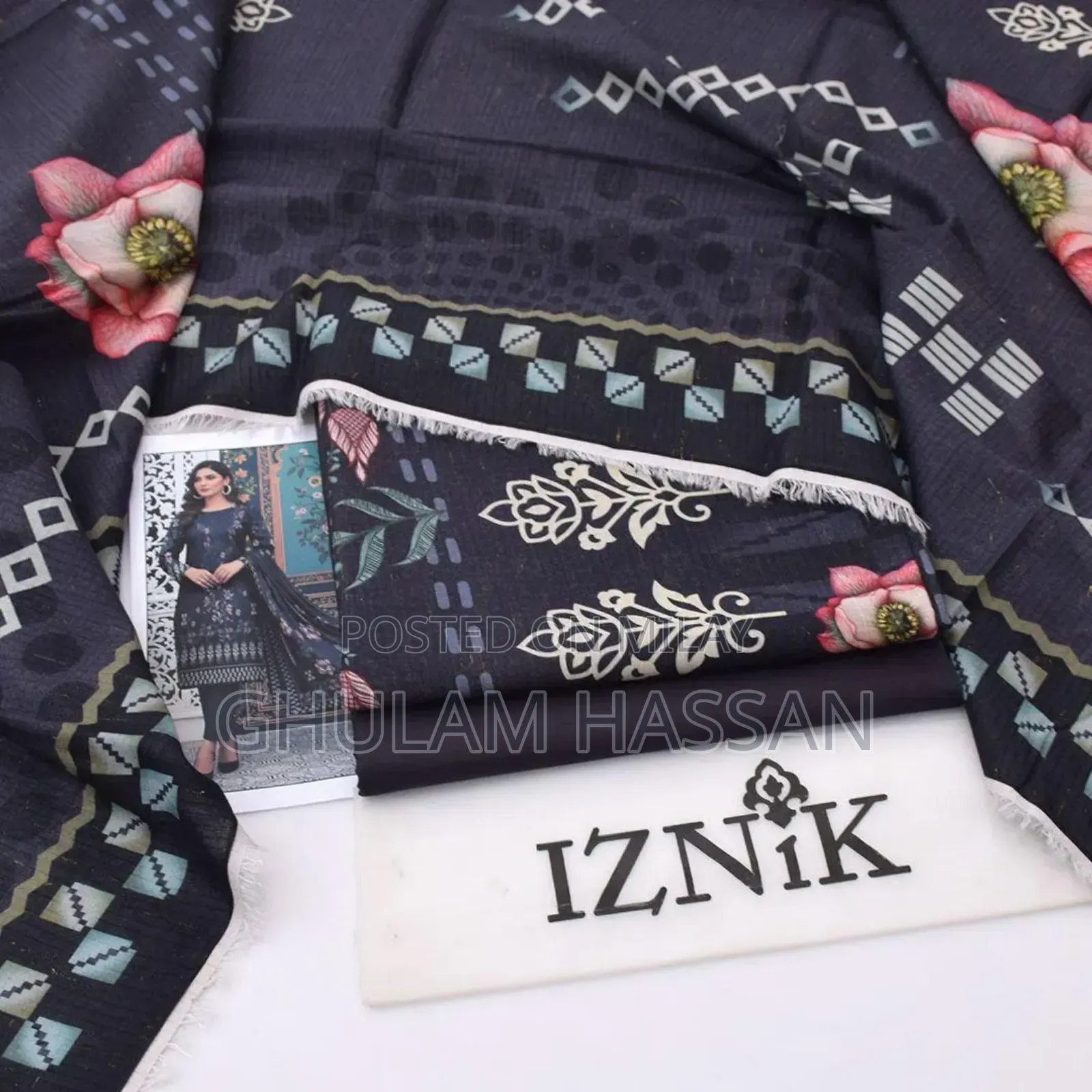 3 PCS Women's Unstitched Printed Suit