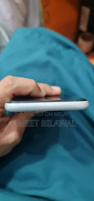 Apple iPhone XR 64 GB White