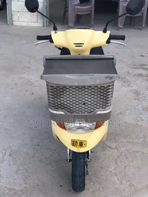 Suzuki 2023 Yellow