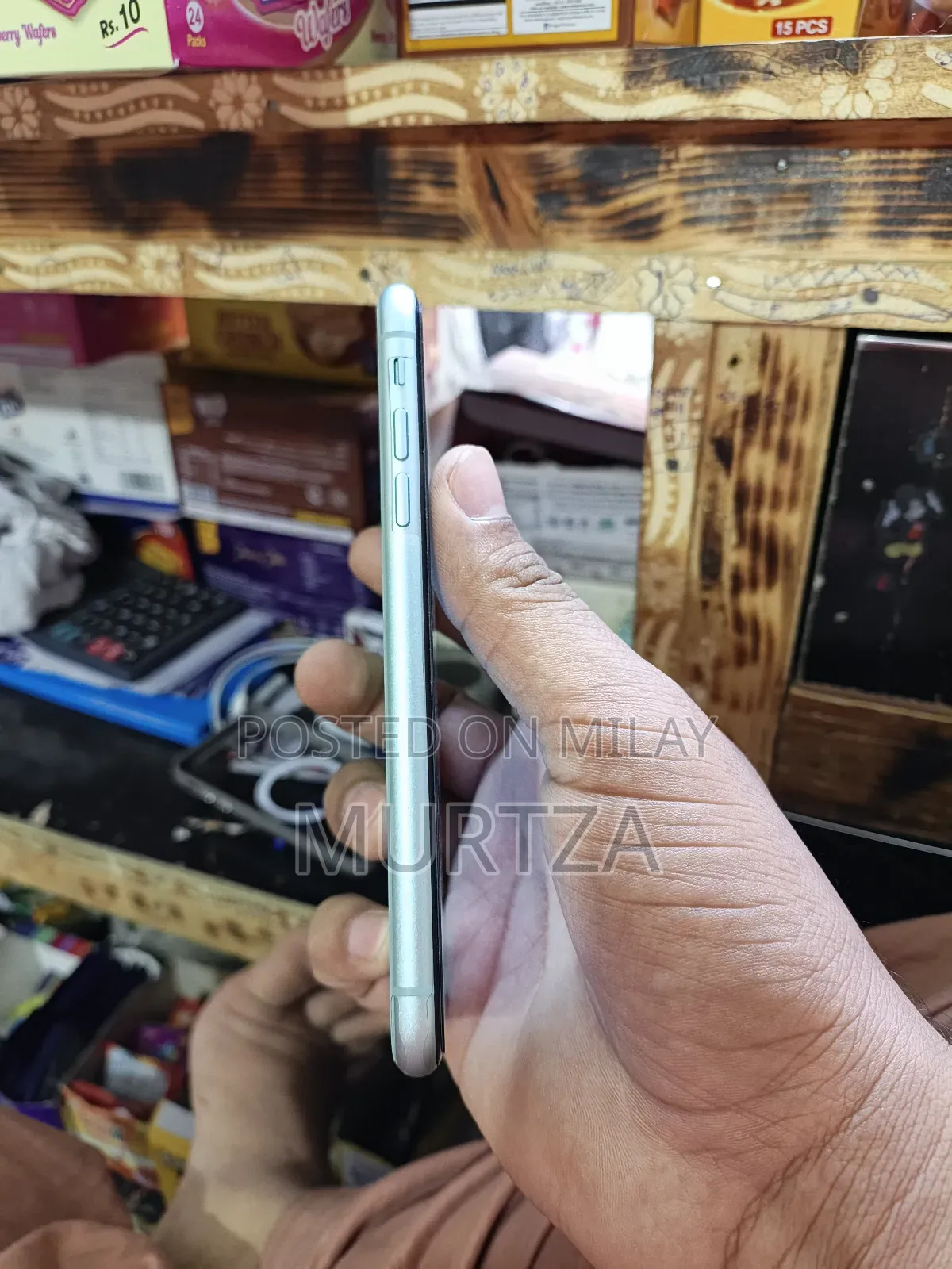 New Apple iPhone 11 128 GB Green