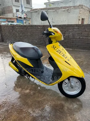 Suzuki 2023 Yellow